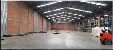 Bodega en arriendo en Zona Centro, Madrid, 2550 m² · foto 2 de 3