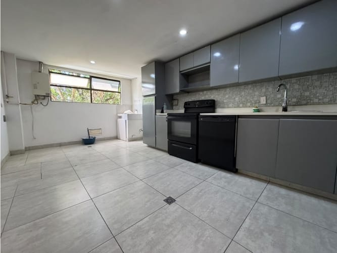 Apartamento de 4 alcobas en venta en Milla De Oro, Medellín, 200 m² · foto 4 de 24
