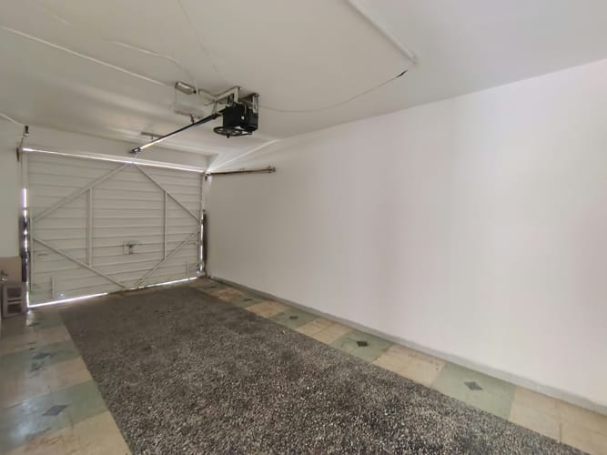 Casa de 5 alcobas en arriendo en Laureles, Medellín, 185 m² · foto 3 de 4