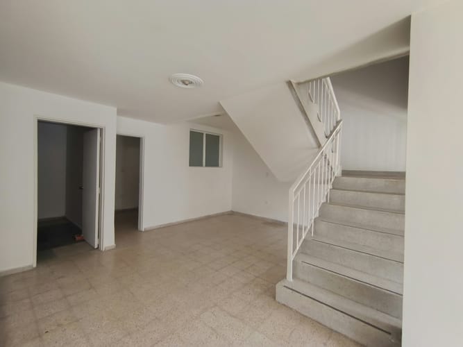 Casa de 5 alcobas en arriendo en Laureles, Medellín, 185 m² · foto 4 de 4