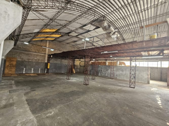 Alquiler Galpones 160m2 260m2 o 420 m2 Union · Foto 2