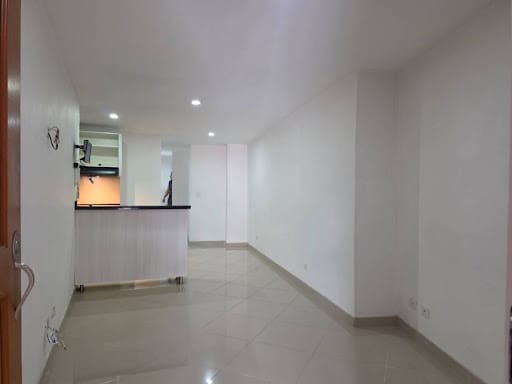 Apartamento de 3 alcobas en arriendo en Los Naranjos, Itagüí, 78 m² · foto 3 de 15