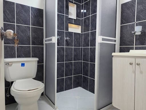 Apartamento de 3 alcobas en arriendo en Los Naranjos, Itagüí, 78 m² · foto 12 de 15