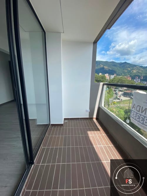 Apartamento de 2 alcobas en arriendo en Asomadera No.2, Medellín, 67 m² · foto 3 de 11