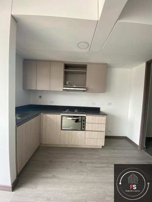 Apartamento de 2 alcobas en arriendo en Asomadera No.2, Medellín, 67 m² · foto 4 de 11