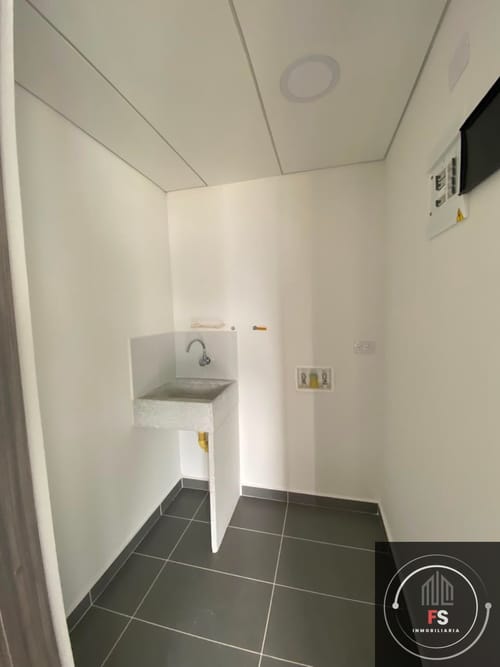 Apartamento de 2 alcobas en arriendo en Asomadera No.2, Medellín, 67 m² · foto 11 de 11