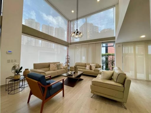 Casa de 4 alcobas en venta en El Trapiche, Sabaneta, 528 m² · foto 2 de 24