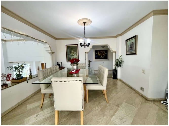 Casa de 4 alcobas en venta en Las Palmas, Medellín, 360 m² · foto 3 de 23
