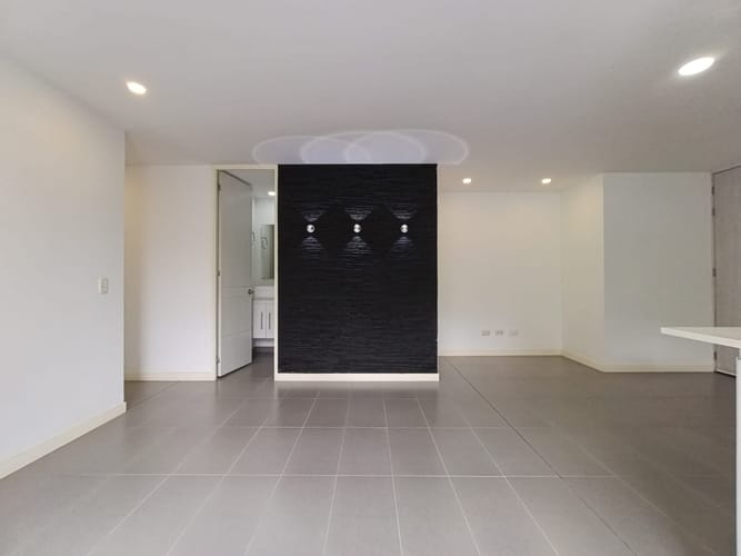 Apartamento de 3 alcobas en arriendo en El Poblado, Medellín, 93 m² · foto 4 de 15