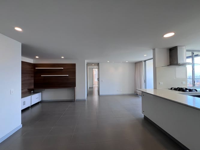 Apartamento de 3 alcobas en arriendo en El Poblado, Medellín, 102 m² · foto 4 de 17