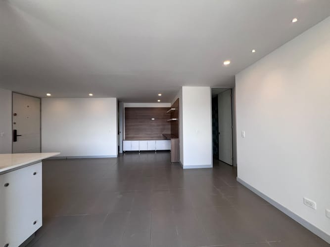 Apartamento de 3 alcobas en arriendo en El Poblado, Medellín, 102 m² · foto 7 de 17