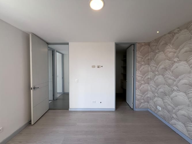 Apartamento de 3 alcobas en arriendo en El Poblado, Medellín, 102 m² · foto 10 de 17