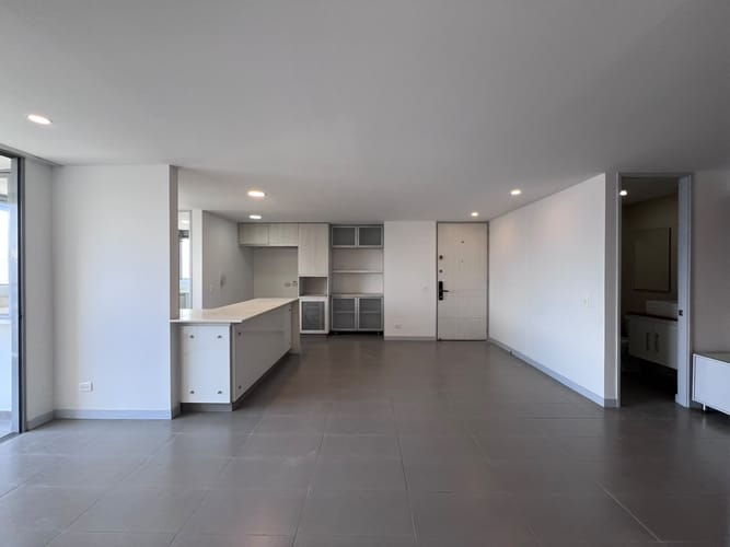Apartamento de 3 alcobas en arriendo en El Poblado, Medellín, 102 m² · foto 5 de 17