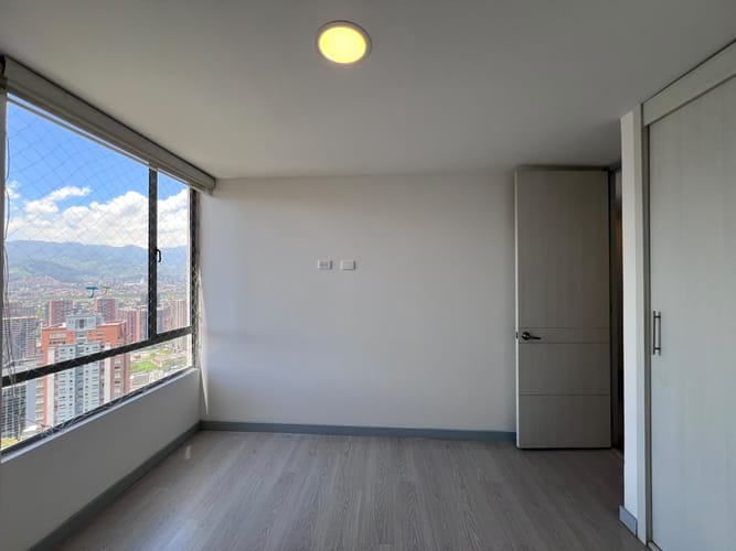 Apartamento de 3 alcobas en arriendo en El Poblado, Medellín, 102 m² · foto 11 de 17
