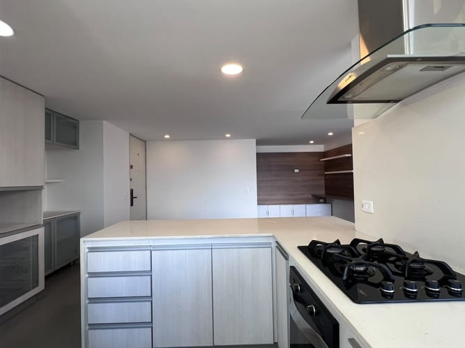Apartamento de 3 alcobas en arriendo en El Poblado, Medellín, 102 m² · foto 6 de 17