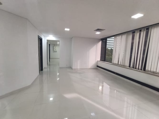 Oficina en arriendo en El Poblado, Medellín, 120 m² · foto 2 de 19