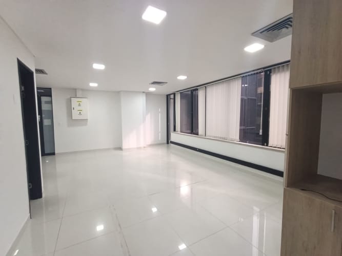 Oficina en arriendo en El Poblado, Medellín, 120 m² · foto 3 de 19