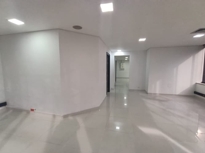 Oficina en arriendo en El Poblado, Medellín, 120 m² · foto 4 de 19