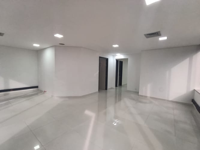 Oficina en arriendo en El Poblado, Medellín, 120 m² · foto 5 de 19