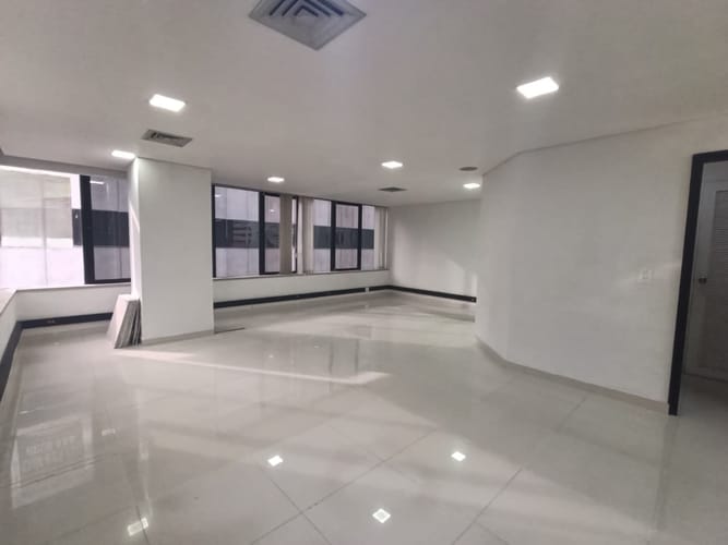Oficina en arriendo en El Poblado, Medellín, 120 m² · foto 6 de 19