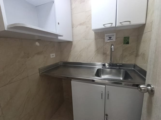 Oficina en arriendo en El Poblado, Medellín, 120 m² · foto 8 de 19