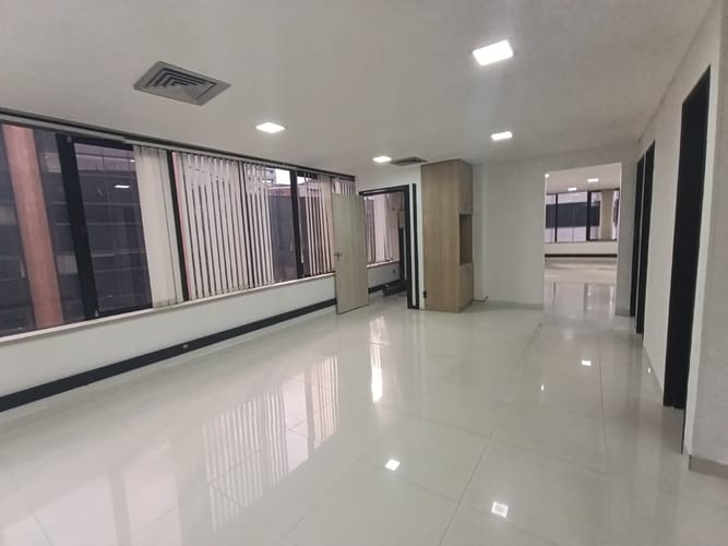 Oficina en arriendo en El Poblado, Medellín, 120 m² · foto 9 de 19