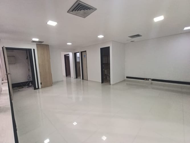 Oficina en arriendo en El Poblado, Medellín, 120 m² · foto 10 de 19