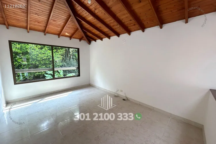 Casa de 3 alcobas en venta en Loma El Atravesado, Envigado, 212 m² · foto 10 de 24