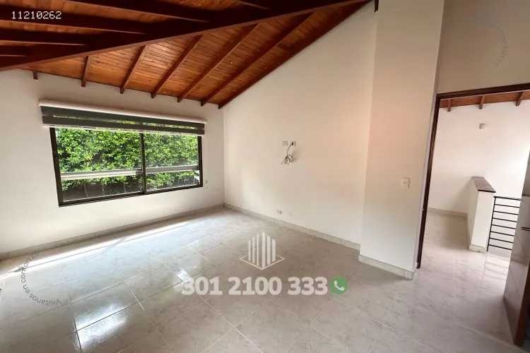 Casa de 3 alcobas en venta en Loma El Atravesado, Envigado, 212 m² · foto 14 de 24