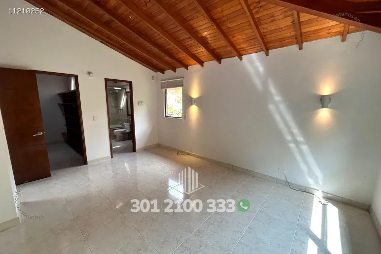 Casa de 3 alcobas en venta en Loma El Atravesado, Envigado, 212 m² · foto 16 de 24