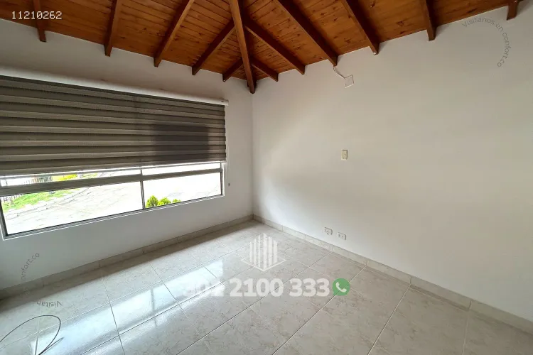 Casa de 3 alcobas en venta en Loma El Atravesado, Envigado, 212 m² · foto 24 de 24