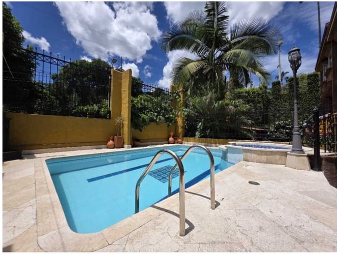 Casa de 4 alcobas en venta en Loma Del Chocho, Envigado, 382 m² · foto 4 de 19