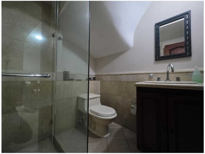 Casa de 4 alcobas en venta en Loma Del Chocho, Envigado, 382 m² · foto 16 de 19
