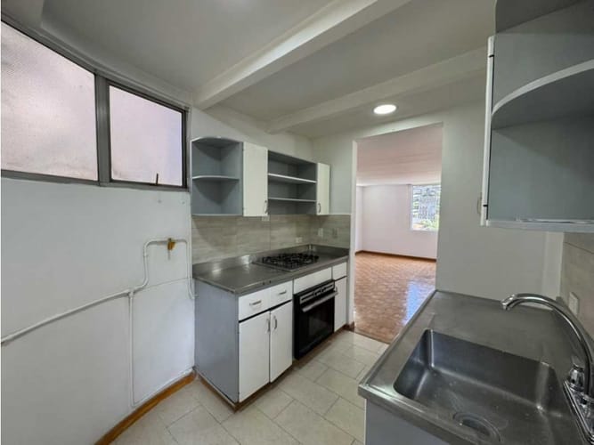 Apartamento de 2 alcobas en arriendo en El Tesoro, Medellín, 95 m² · foto 3 de 12