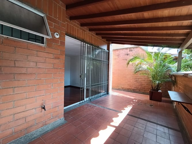 Apartamento de 2 alcobas en arriendo en El Poblado, Medellín, 92 m² · foto 6 de 17