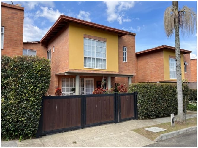 Casa de 3 alcobas en venta en La Ceja, 102 m² · foto 2 de 24