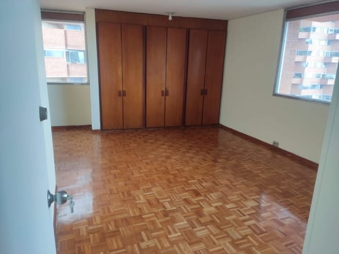 Apartamento de 3 alcobas en arriendo en La Macarena, Bogotá, 130 m² · foto 10 de 12
