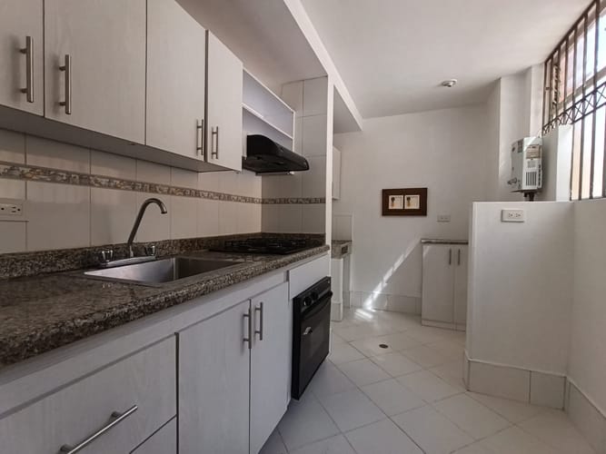 Apartamento de 2 alcobas en arriendo en El Poblado, Medellín, 92 m² · foto 16 de 17