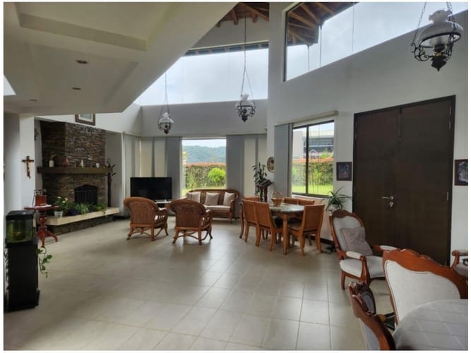 Casa de 3 alcobas en venta en Escobero, Envigado, 260 m² · foto 2 de 12
