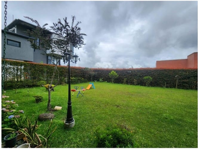 Casa de 3 alcobas en venta en Escobero, Envigado, 260 m² · foto 10 de 12