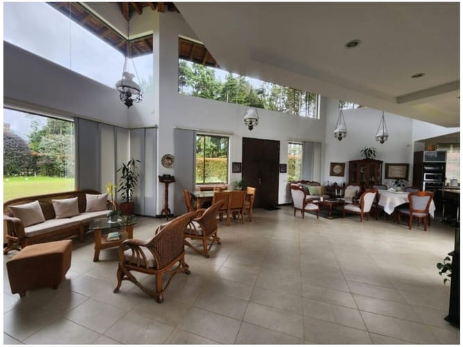 Casa de 3 alcobas en venta en Escobero, Envigado, 260 m² · foto 11 de 12