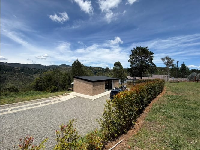 Casa de 3 alcobas en arriendo en La Candelaria, Rionegro, 428 m² · foto 3 de 24