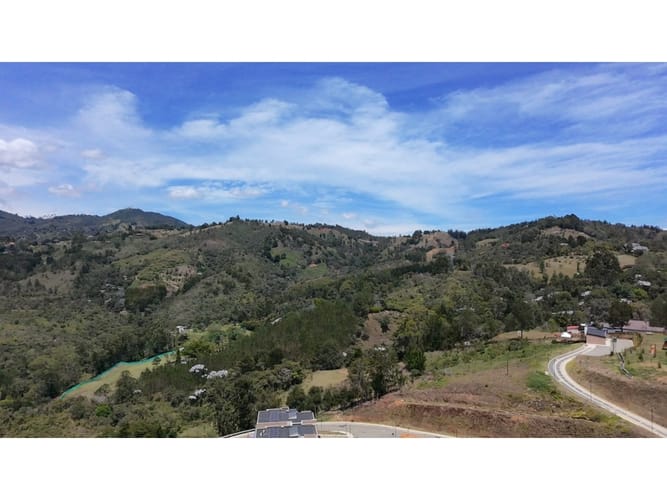 Casa de 3 alcobas en arriendo en La Candelaria, Rionegro, 428 m² · foto 5 de 24