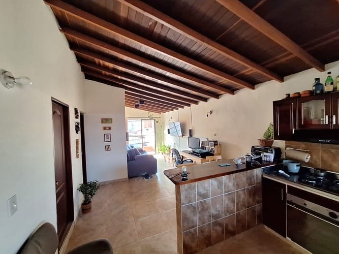 Apartamento de 3 alcobas en venta en Loma De Los Bernal, Medellín, 69 m² · foto 4 de 15