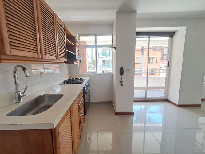 Apartamento de 1 alcoba en arriendo en La Castellana, Medellín, 52 m² · foto 3 de 11