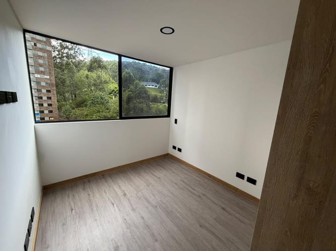 Apartamento de 2 alcobas en arriendo en Asomadera No.2, Medellín, 62 m² · foto 4 de 8