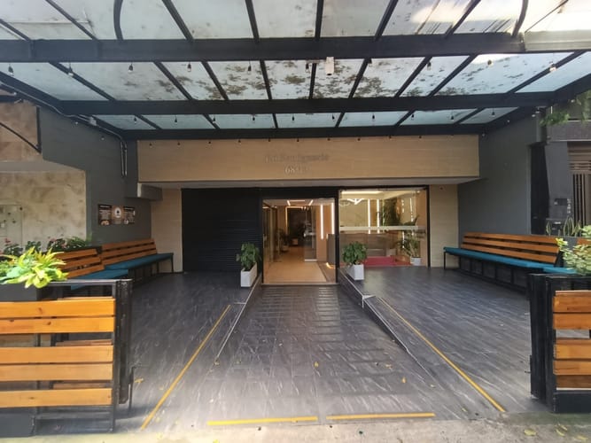 Oficina en arriendo en Laureles, Medellín, 400 m² · foto 2 de 10