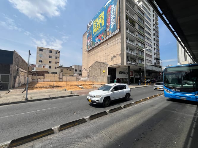 Lote en venta en El Piloto, Cali, 598 m² · foto 2 de 13