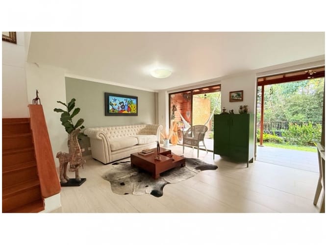 Casa de 3 alcobas en venta en Loma Del Chocho, Envigado, 220 m² · foto 2 de 24