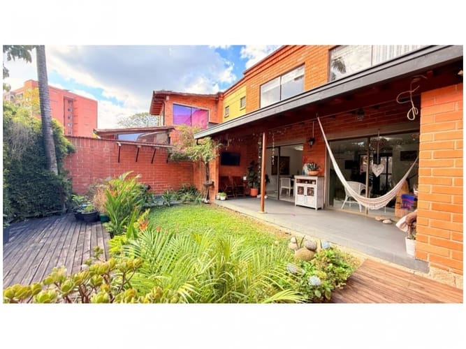 Casa de 3 alcobas en venta en Loma Del Chocho, Envigado, 220 m² · foto 5 de 24